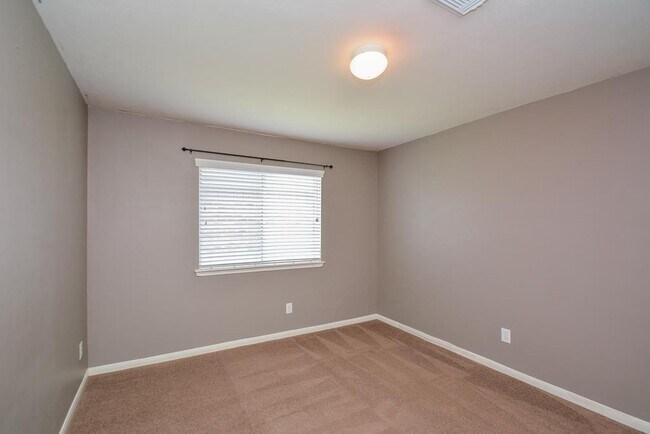 Building Photo - 8334 Loetsch Ridge Way
