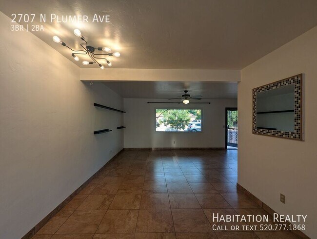 Building Photo - 2707 N Plumer Ave