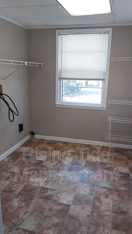 Building Photo - 129 12th Ct NW