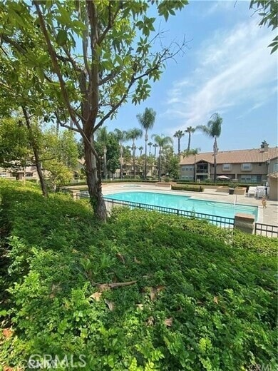 Building Photo - 14 Hillgate Pl