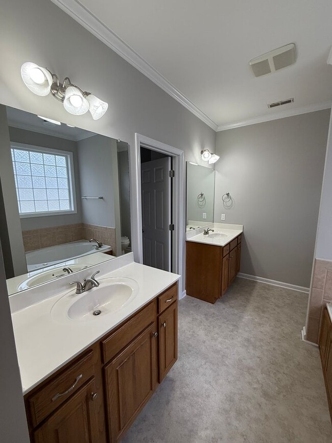 Building Photo - 2 Bedroom Townhome for Rent in Stonewall F...