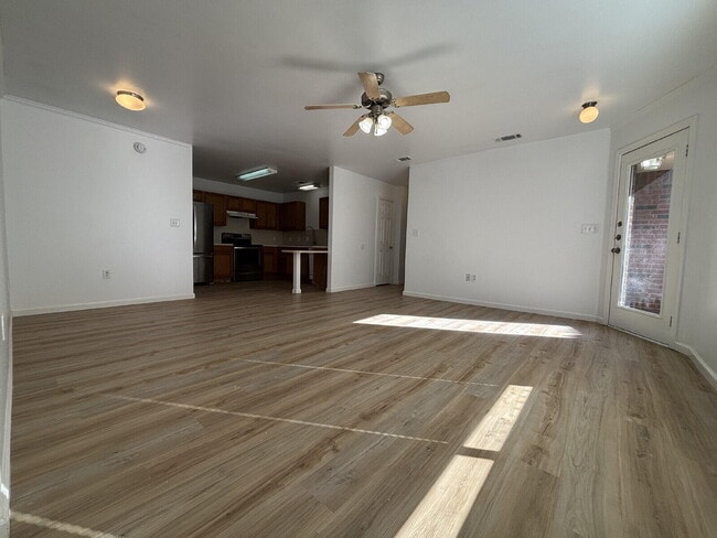 Building Photo - 708 N Englewood Ave