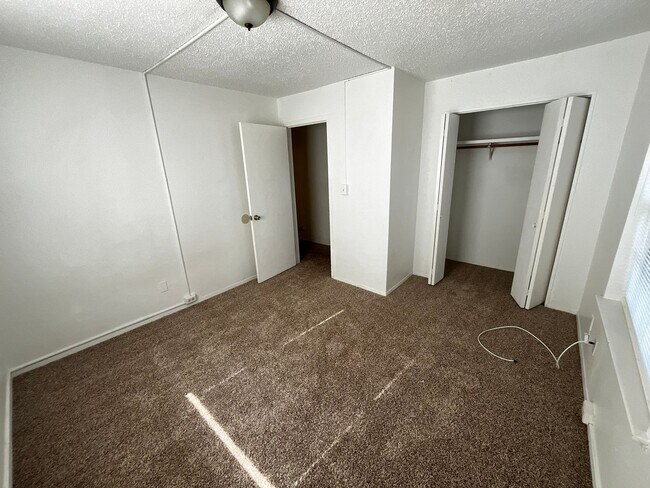 Building Photo - Perfect Rental for Families — Great Location!