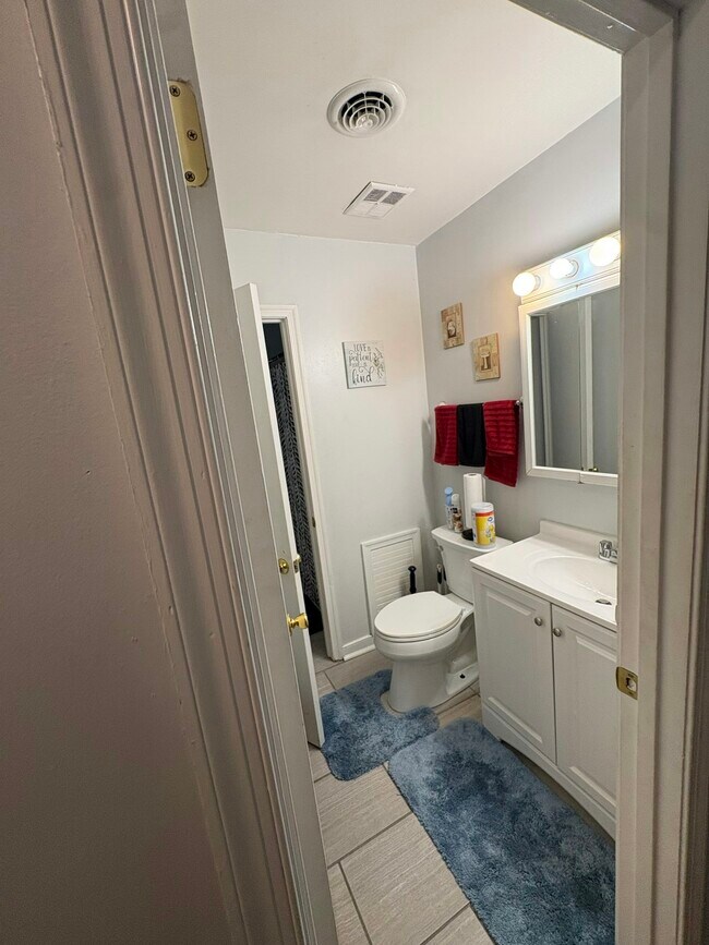 Building Photo - 4713 Craddock Ave