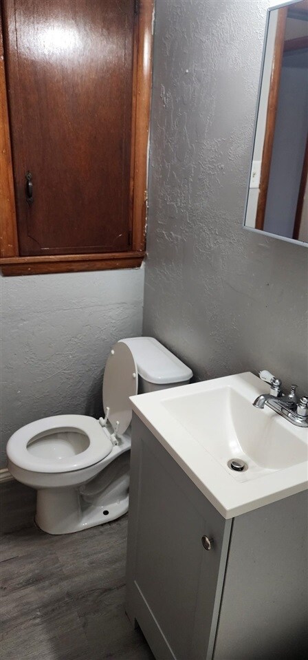 Building Photo - 3308 SW Salinas Dr