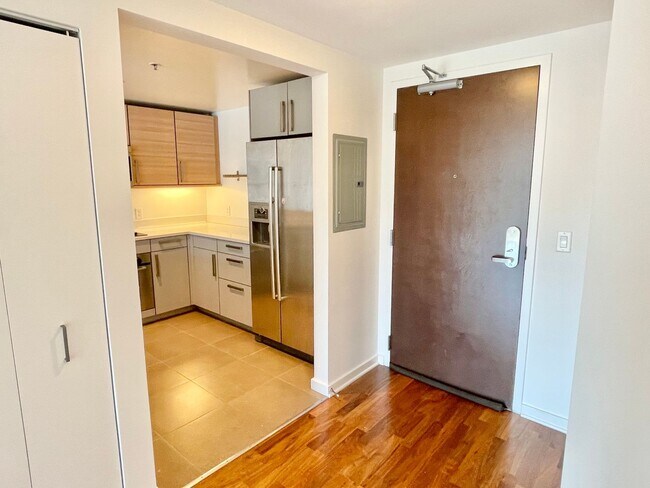 Building Photo - Full Service Luxury Living w/City Views, I...