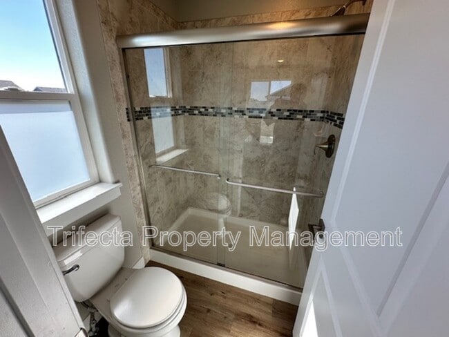 Building Photo - 5403 Vona Dr