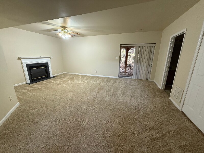 Building Photo - 11 Trotter Ln