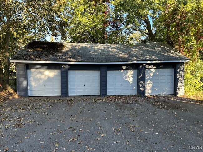 Building Photo - 1725 James St