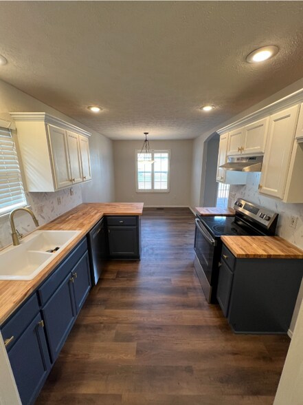 Building Photo - 3371 W Erie St