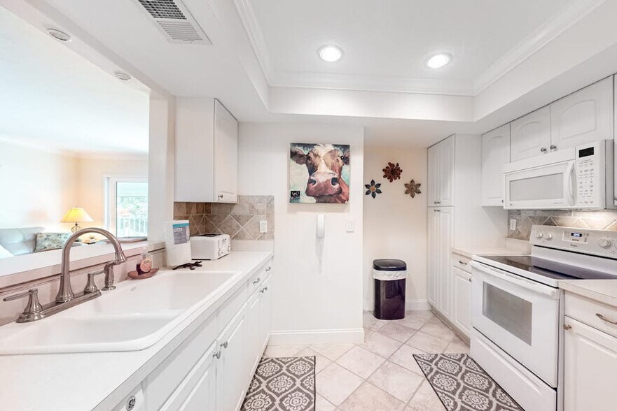 Building Photo - 6040 E Peppertree Way