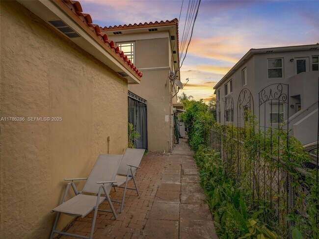 Building Photo - 400 Cadima Ave