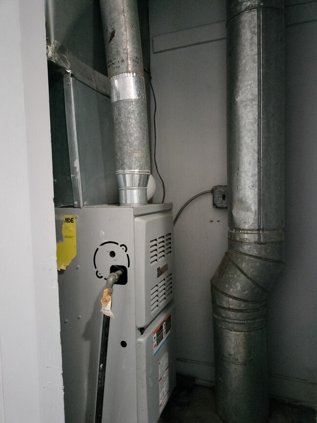 Building Photo - 8000 S Hermitage Ave