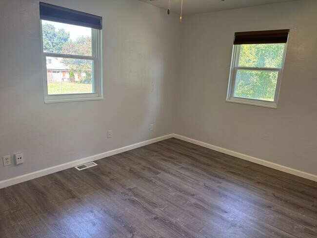 Building Photo - 54th Street Duplex
