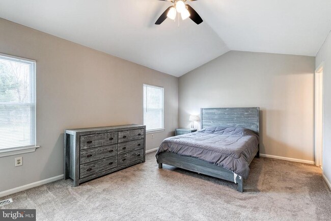 Building Photo - 3 Greenshire Ln