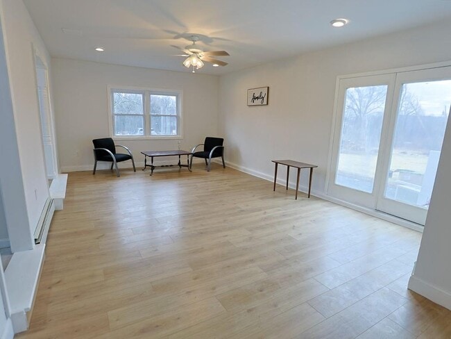 Building Photo - 1037 Ridgebury Rd