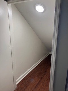 Building Photo - 503 E 6th St