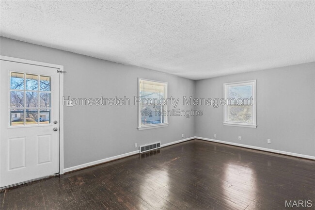 Building Photo - 7471 Sharon Dr