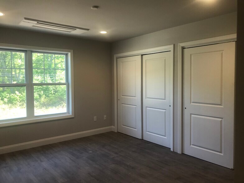 Building Photo - 283 Boston Post Rd