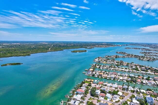 Building Photo - Waterfront 3BR/2BA Home – Walk to Beach + Boat Lift – $500 Off!