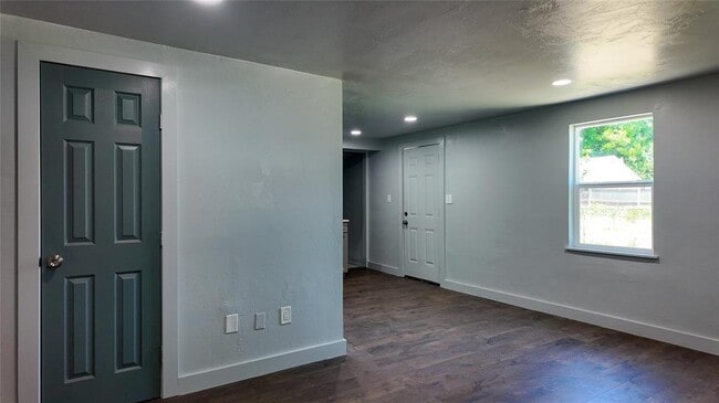 Building Photo - 5717 S Francis Ave