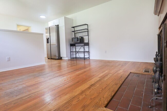Building Photo - 1617 E 32nd Pl