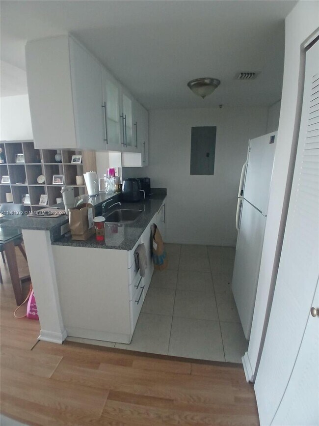 Building Photo - 275 NE 18th St