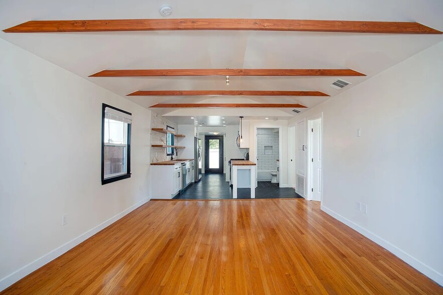 Building Photo - 2956 Finch St