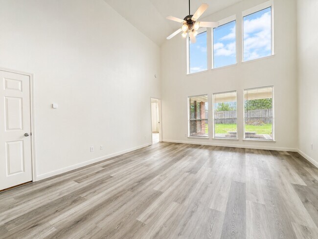 Building Photo - 7219 Brookville Ln
