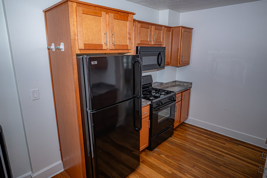 Building Photo - 13318 Madison Ave