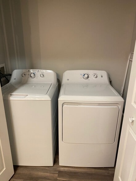 First Floor Laundry - 623 S Lucas St