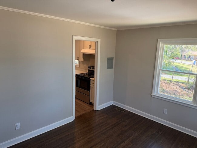 Building Photo - Gorgeous Renovated 3 Bedroom Brick Ranch