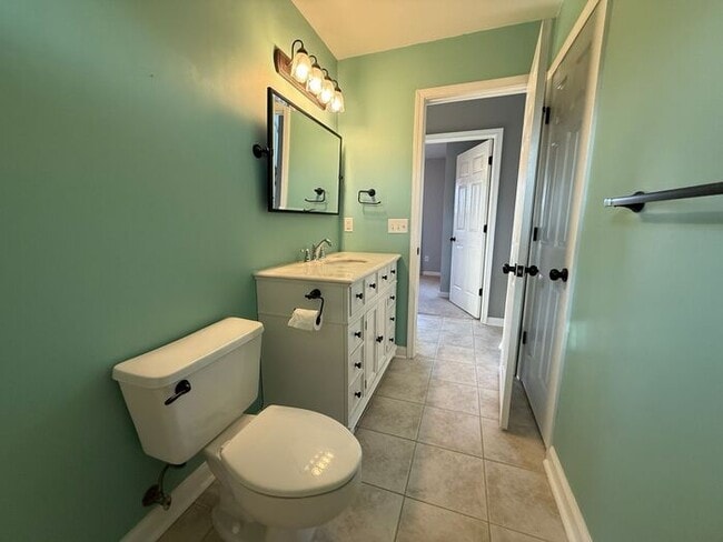 Building Photo - For Rent - Split Level Brick Home in South Nashville with Garage