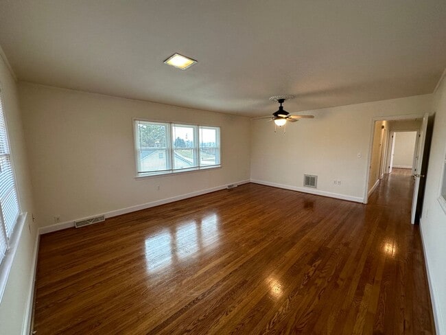 Building Photo - 3 Bed/2 Bath in Seneca, SC