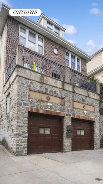 Building Photo - 6039 Huxley Ave