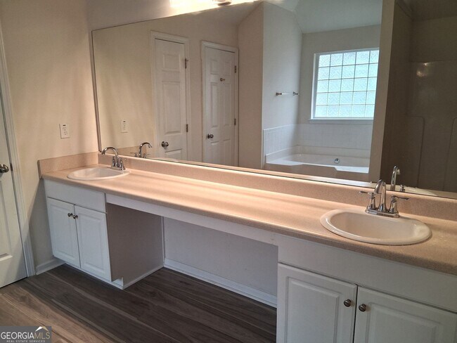 Building Photo - 122 Brenleigh Park Dr