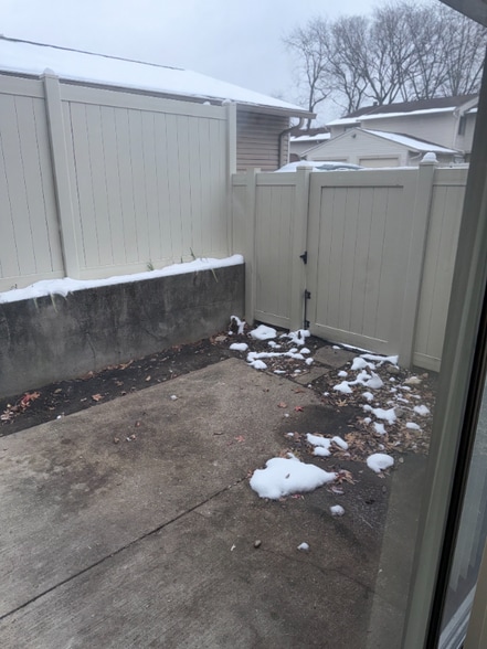 Building Photo - 14 Oakwood Ct