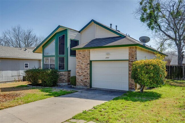 Building Photo - 2007 Castle View Dr