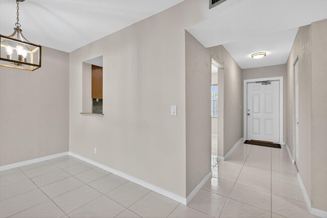 Building Photo - 14747 Cumberland Dr