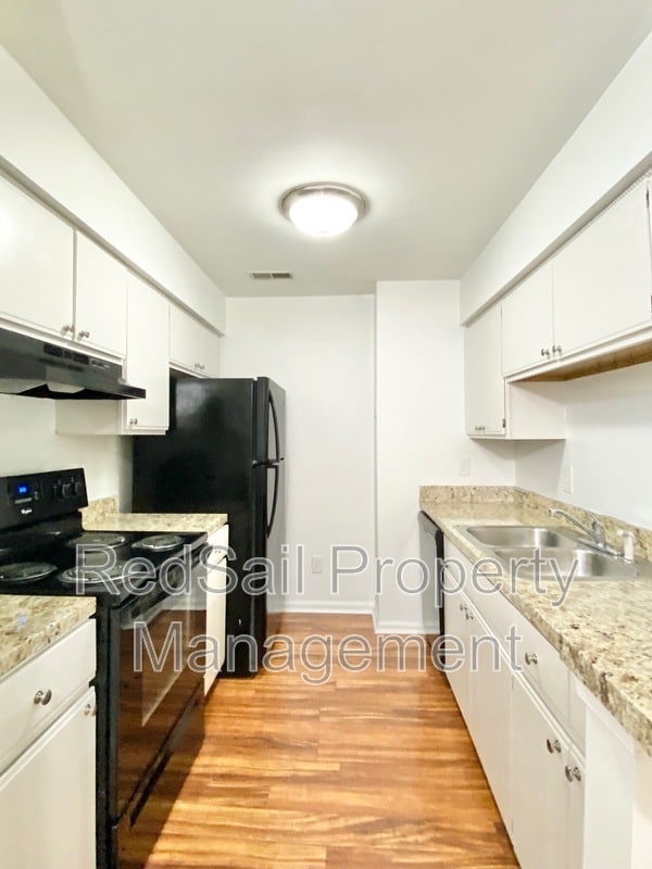 Building Photo - 568 Candle Ln