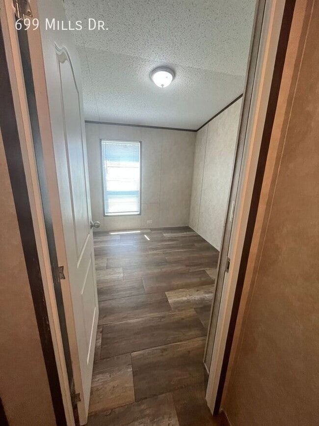 Building Photo - 699 E Mls Dr