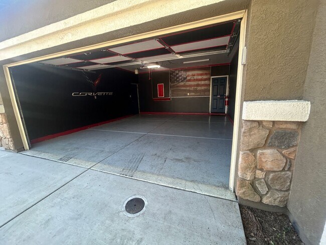 Building Photo - Step into your new residence, a charming s...