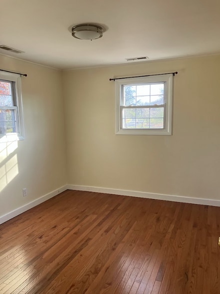 Building Photo - 4854 Rolling Rd