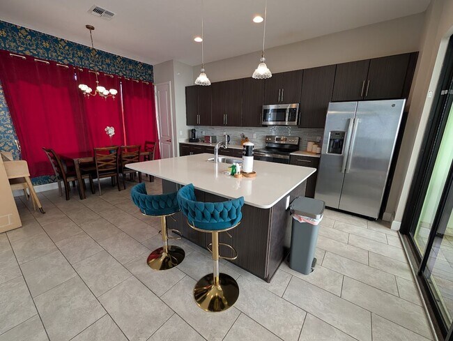Building Photo - Beautiful Executive 4 Bed 3 Bath Home in Davenport!
