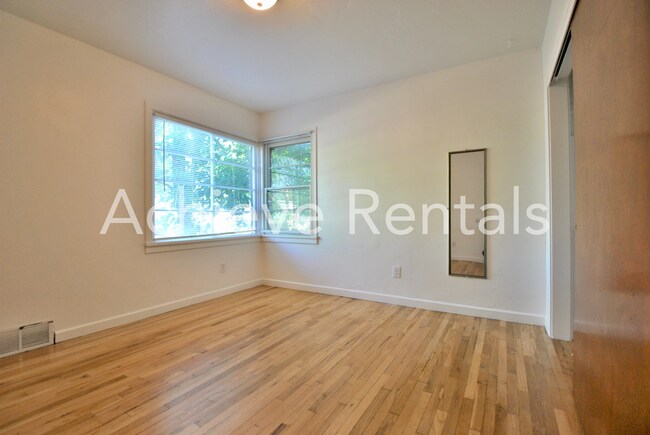 Building Photo - Covered Patio, Garage & Yard – Your Next Logan Home Awaits