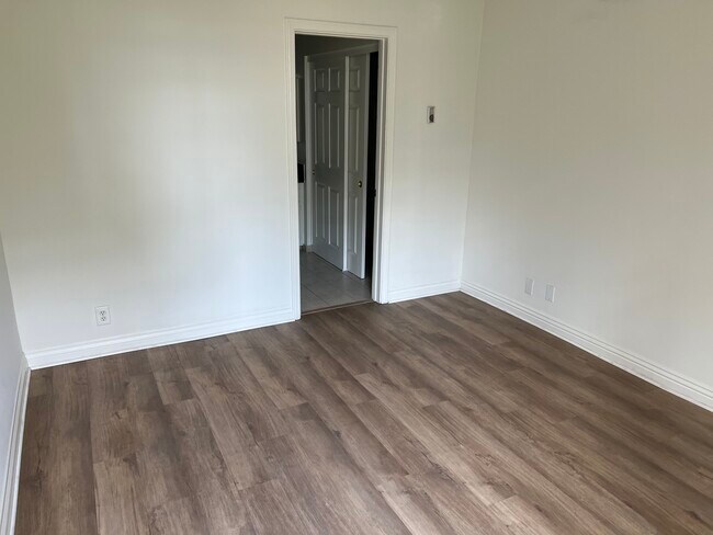 Building Photo - 321 S Willaman Dr