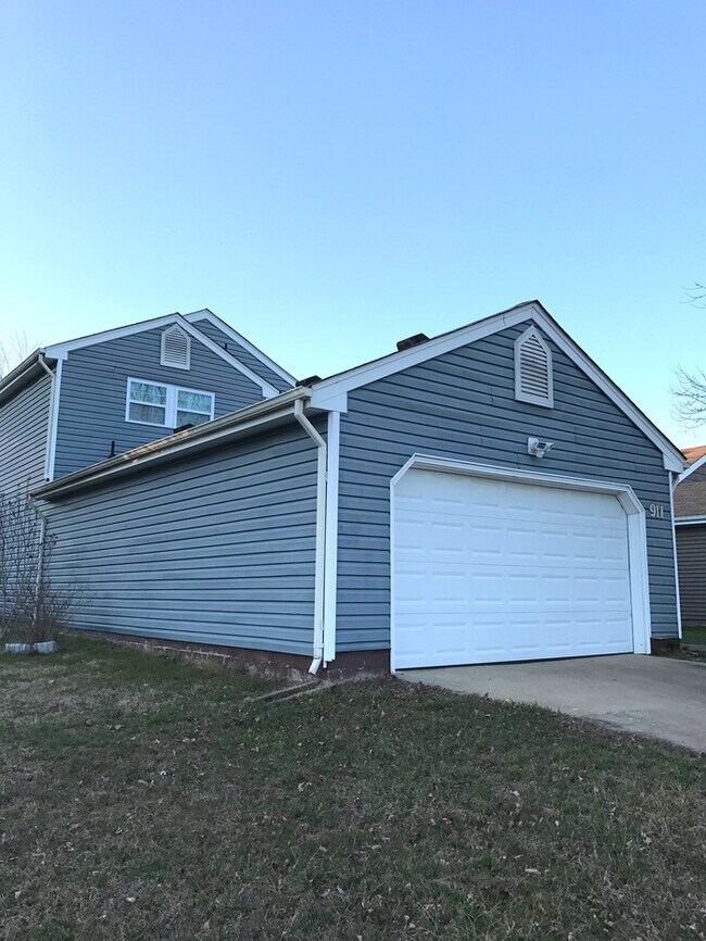 HOME FOR RENT IN CHIMNEY HILL!!! 911 Chimney Hill Pkwy