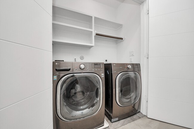 Building Photo - 3204 Sherman St