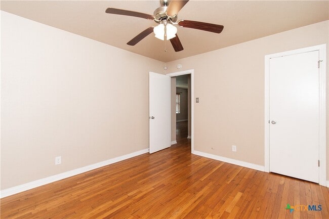 Building Photo - 2116 W Avenue D