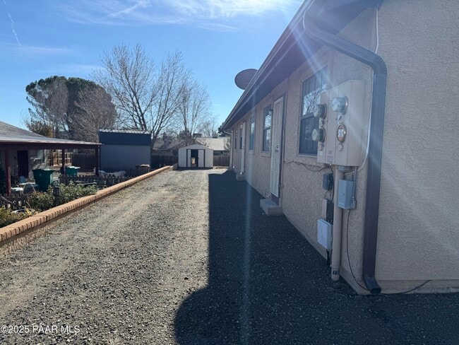 Building Photo - 1283 Tapadero Dr